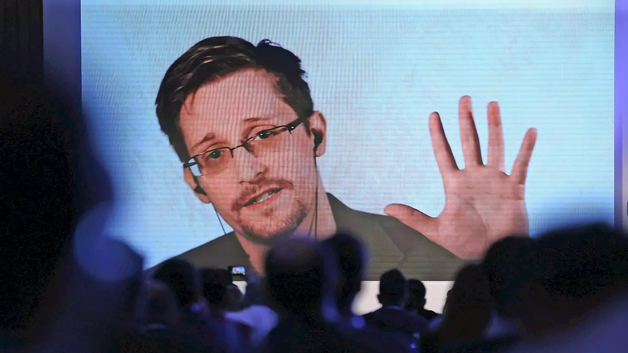 „Nu am regrete”, spune Edward Snowden, după 10 ani de exil. Consideră că supravegherea dezvăluită de el este „o joacă de copii”, în comparație cu tehnologia de astăzi