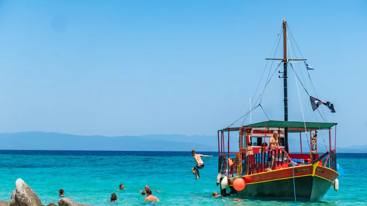Mesaj pentru cei care vor să se ducă la vară în Grecia: Toate acestea vor fi o amintire
