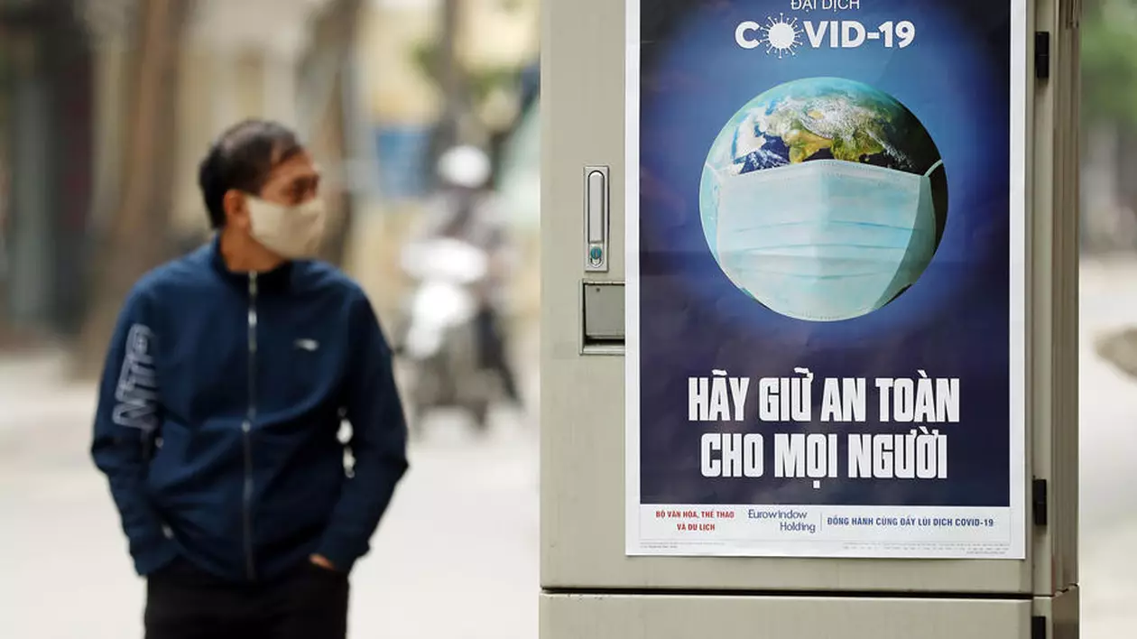 Un bărbat care a refuzat să poarte mască s-a ales cu nouă luni de închisoare, în Vietnam