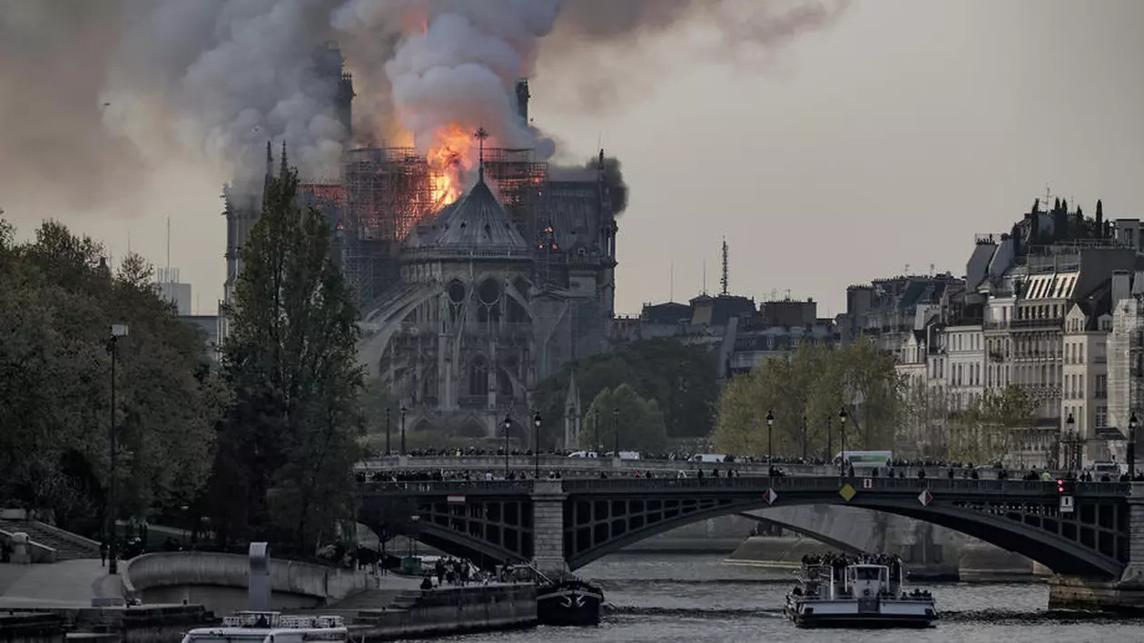 Lungmetraj despre incendiul de la Catedrala Notre Dame, în regia lui Jean-Jacques Annaud