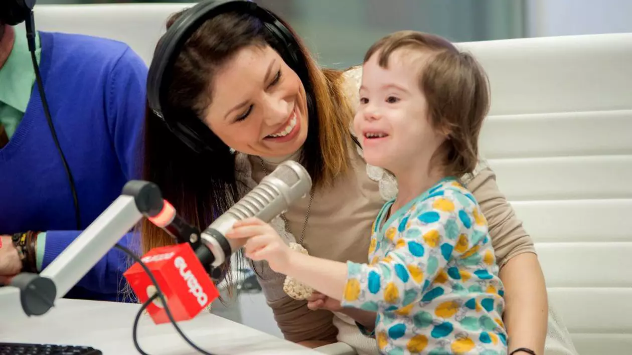 Imagini emoționante cu gemenii artistei Cristina Bălan. Matei și Toma au aproape 7 ani și suferă de sindromul Down