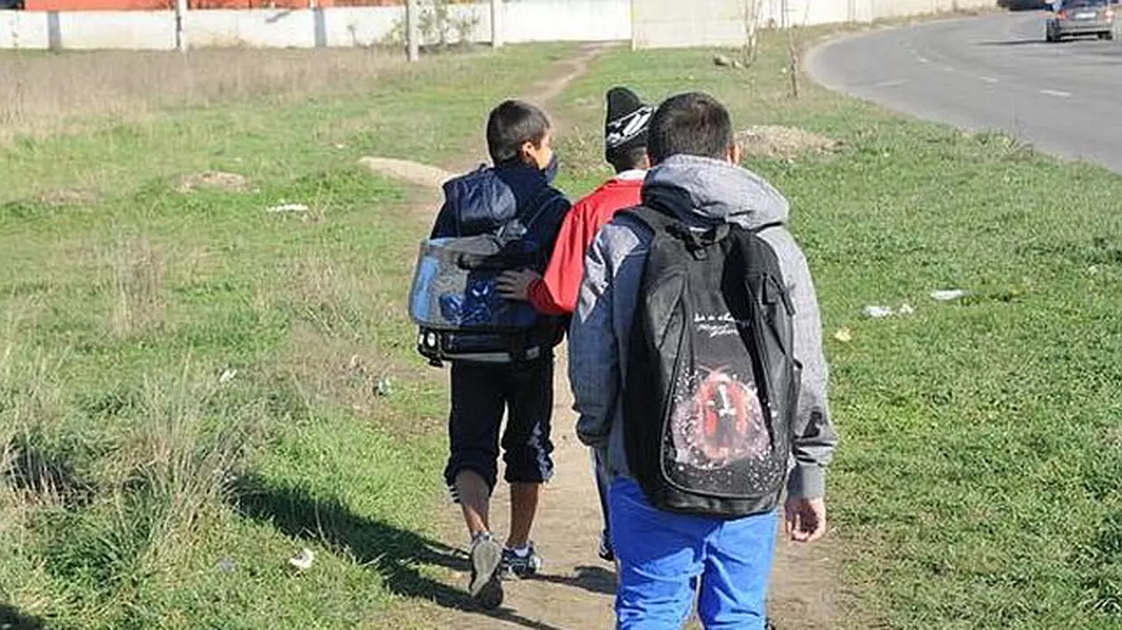 Bursele sociale nu s-au mai plătit de la începutul anului în Ploiești. Sunt afectați cei mai săraci elevi