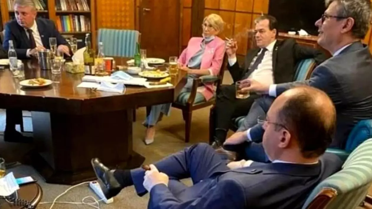 Interviurile Libertatea | Fotografia care îl costă scump pe Orban. Ce spun cei din PNL şi PSD despre apariţia imaginilor cu premierul fumând în biroul de la Palatul Victoria