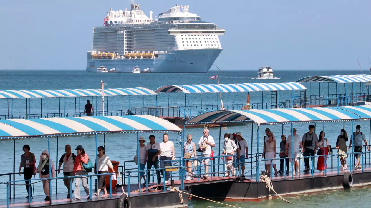 Thailanda a întâmpinat primii turişti după șapte luni de pandemie. Ce reguli trebuie să respecte vizitatorii