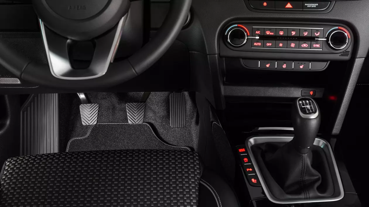 Kia lansează prima transmisie manuală inteligentă cu ambreiaj "clutch-by-wire"