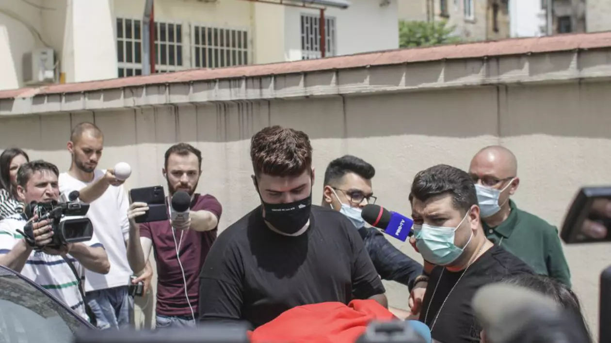 VIDEO Vloggerul Colo, postare pe TikTok: „Dintr-o glumă, la ce s-a ajuns”. Alexandru Bălan a pus o melodie a lui Dani Mocanu cu versurile “am apărut că racolez toate fetele”