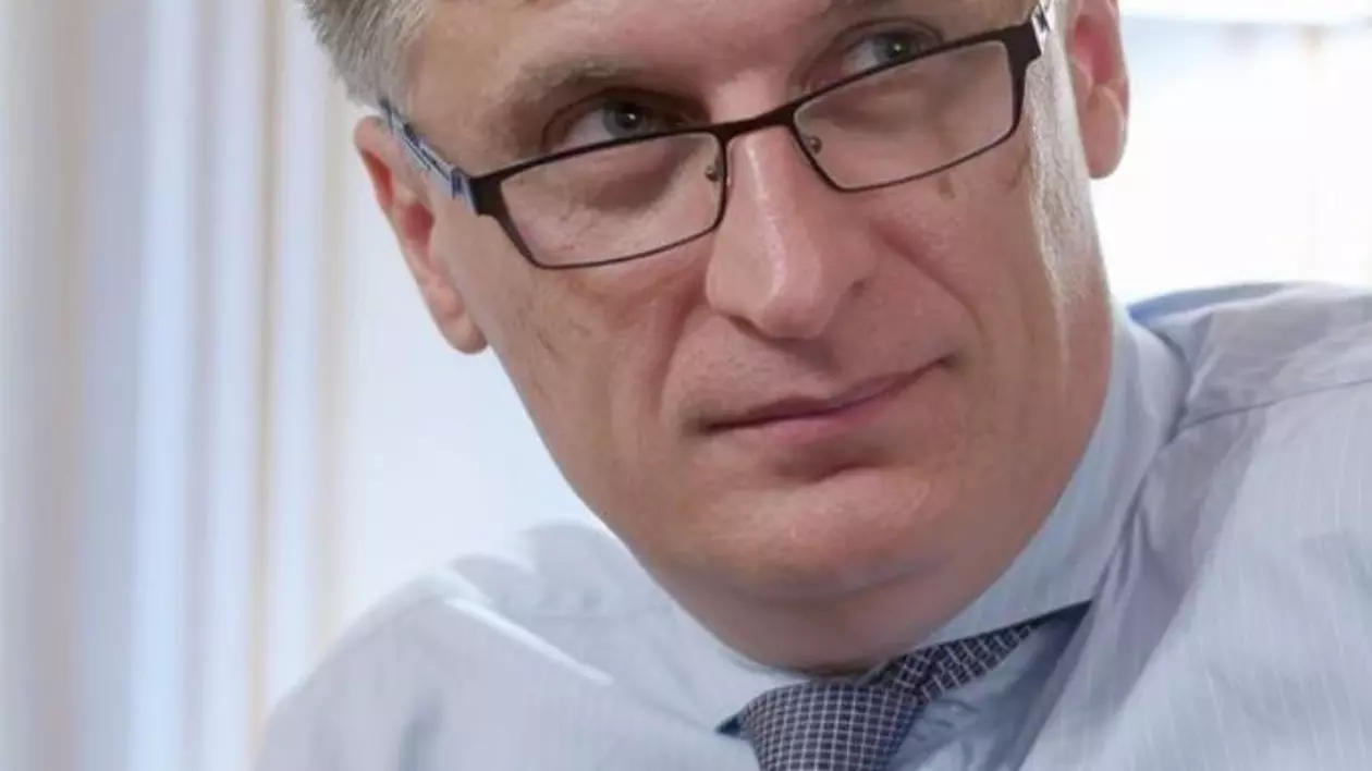 INTERVIU. Cătălin Avramescu, profesor la Universitatea București, are o poziție diferită de cea a instituției în legătură cu studiile privind identitatea de gen