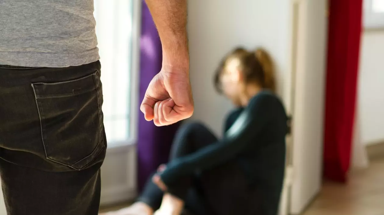 La Cluj, violența domestică începe de la două palme în sus. Victima: “Procurorului nu-i era clar câte palme sau câți pumni am primit”. Agresorul a fost iertat