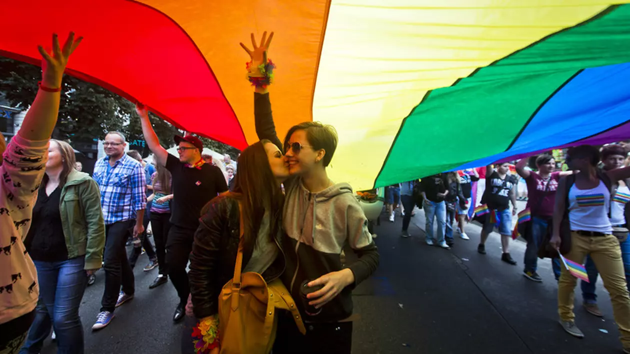 Mândrie, nu prejudecată | Scrisoare a nouă politicieni, creatori și sportivi cu ocazia evenimentelor Pride