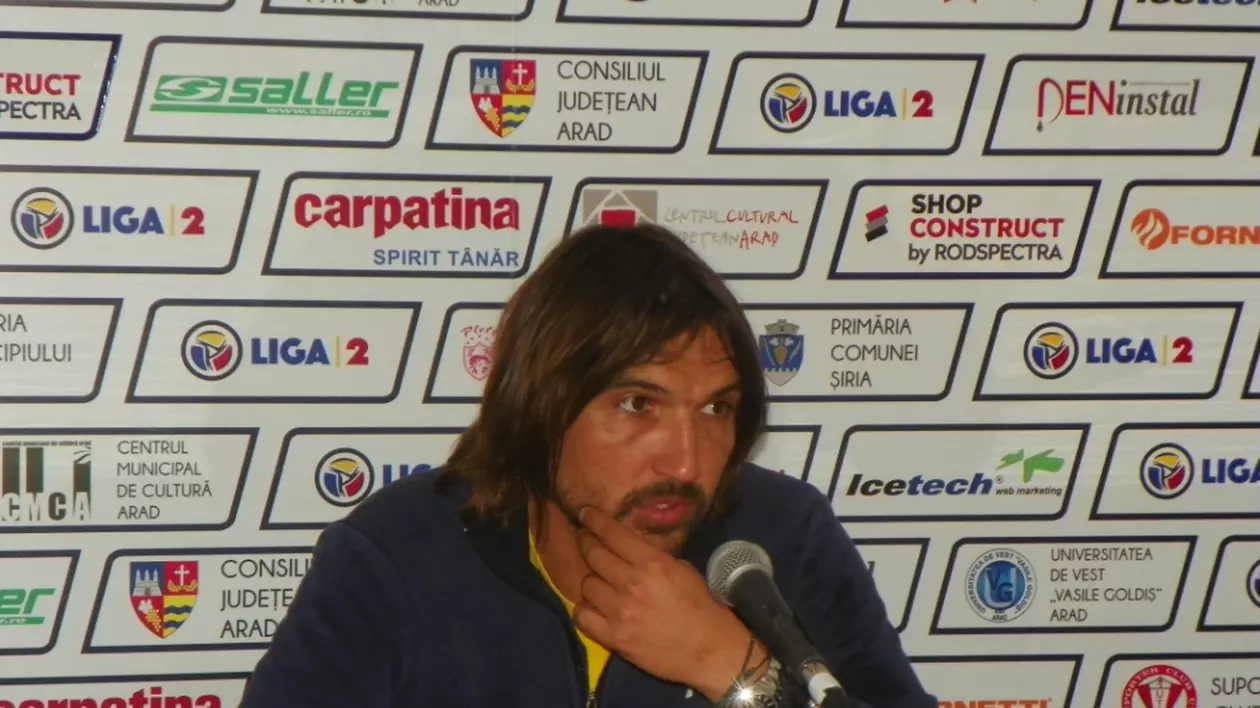 Dan Alexa s-a bătut cu suporterii echipei UTA. Antrenorul Rapidului: “Doar nu era să stau, să iau bătaie”