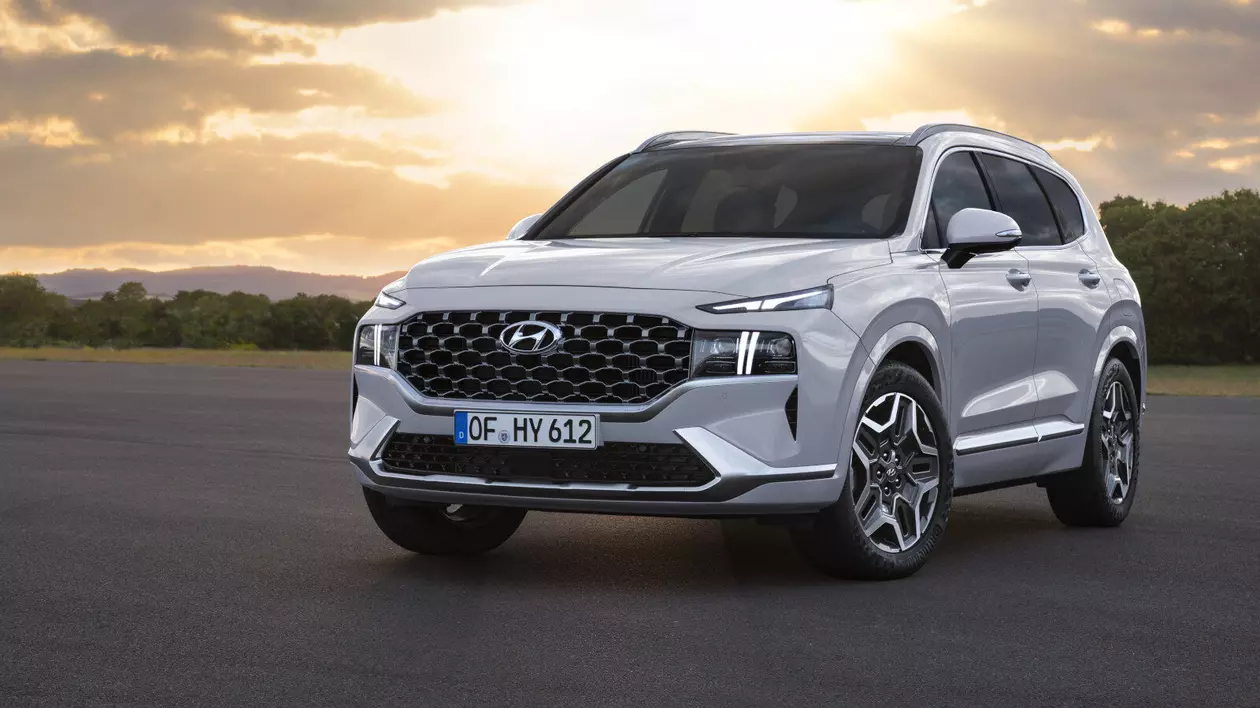 Hyundai oferă pe Santa Fe noi versiuni de motorizare hybrid și plug-in hybrid