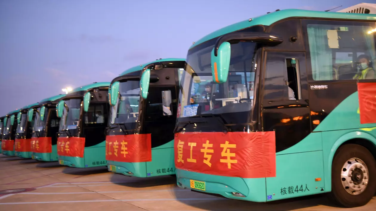 VIDEO | Un autobuz a plonjat într-un lac, în China. Cel puțin 21 de morți