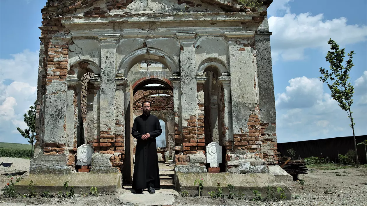 călugărul Justinian este starețul unei biserici-ruină, din Teleorman