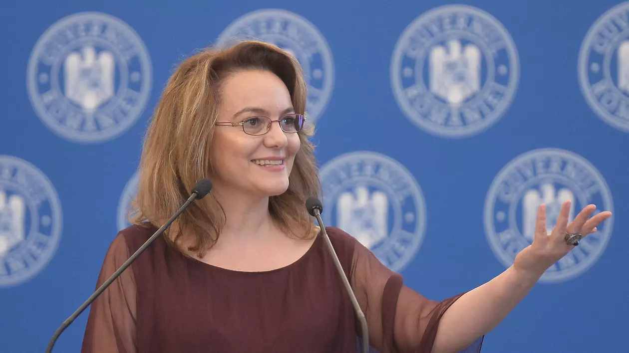 Lelia Oanta, directorul Departamentului pentru Strategii Guvernamentale, se adreseaza asistentei in timpul unei ceremonii de premiere a elevilor care au castigat concursul de limba si literatura romana Carte frumoasa, cinste cui te-a scris!, vineri, 17 mai 2019, la Palatul Victoria din Bucuresti. ALEXANDRU DOBRE / MEDIAFAX FOTO
