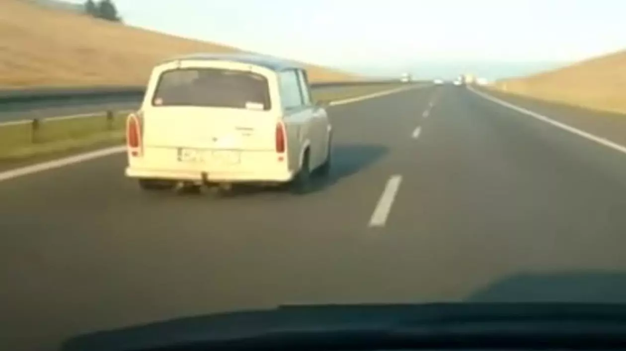 Moment uimitor pe autostradă: să fii depășit la 180 km/h de un ...Trabant!