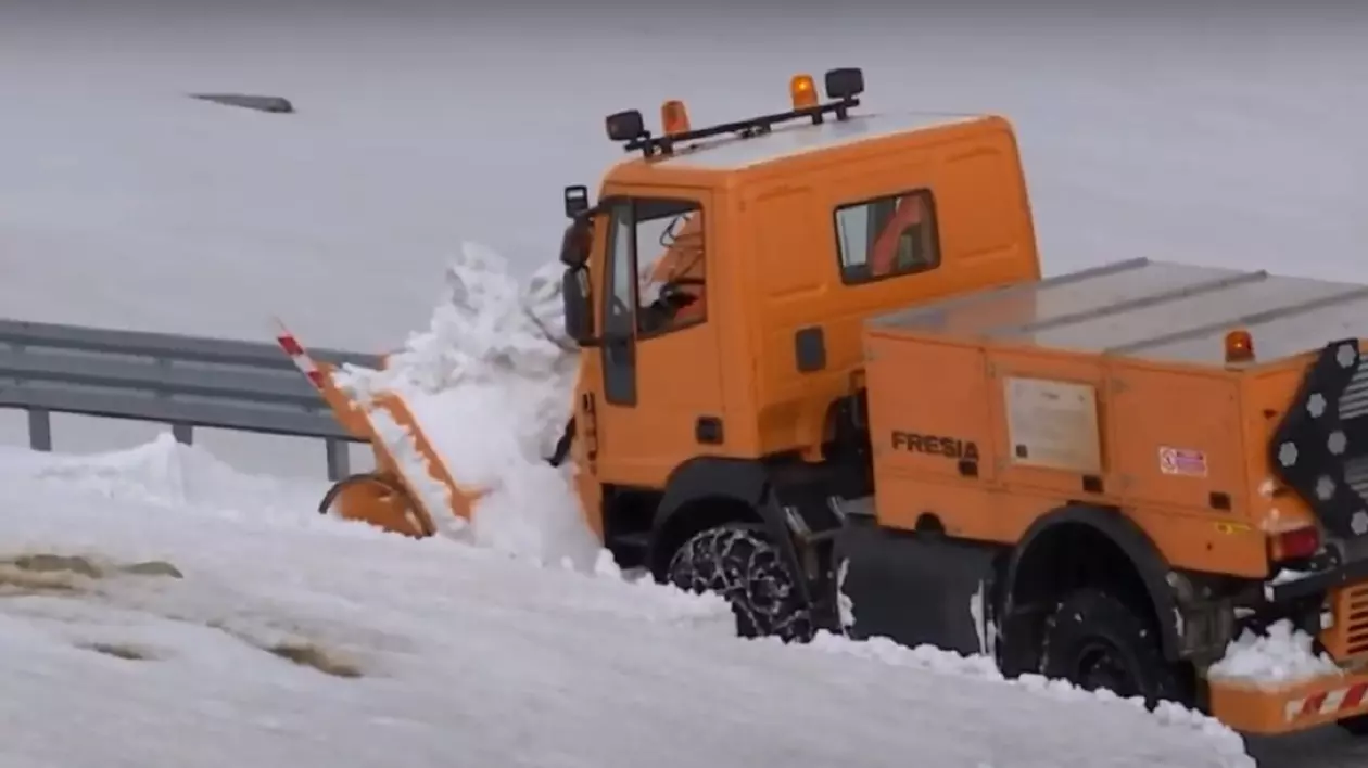 Un șef de la Drumuri Naționale este acuzat că a luat mită 8.000 de lei ca să deszăpezească un tronson al Transalpina