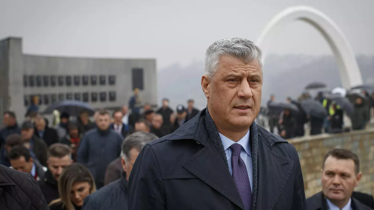 Președintele provinciei Kosovo, Hashim Thaci, s-a întâlnit cu procurorii, care îl acuză de crime de război