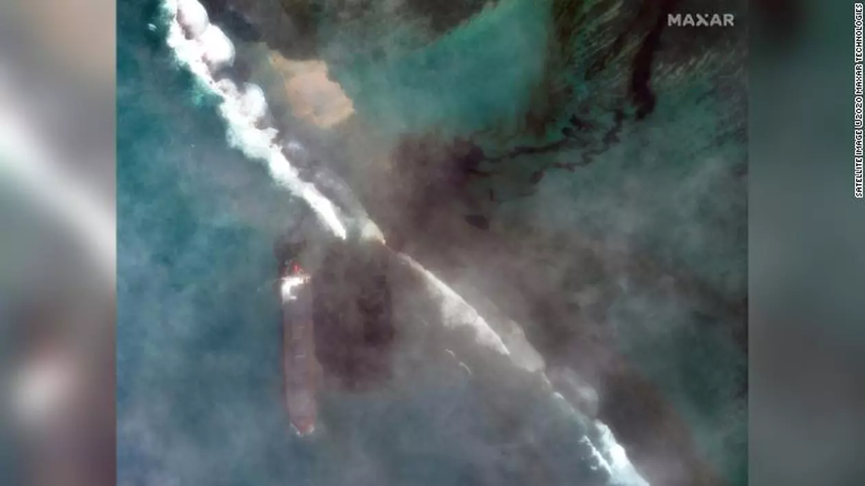 VIDEO | Stare de urgență ecologică în Mauritius. Mii de tone de petrol au ajuns în apele Oceanului Indian