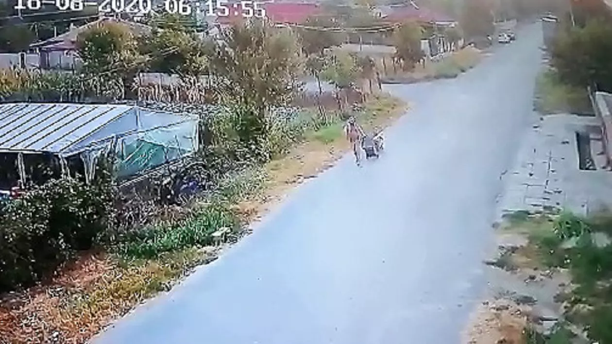 VIDEO | Un bărbat din județul Constanța și-a transportat tatăl decedat la cimitir cu căruțul de butelie