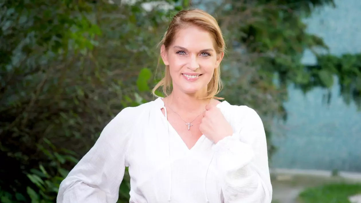 Manuela Hărăbor, detalii din culisele filmului „Pădureanca”: „Șerban Ionescu mi-a dat două perechi de palme de mi-a zburat basmaua din cap, iar lacrimile mi-au ţâşnit de durere”