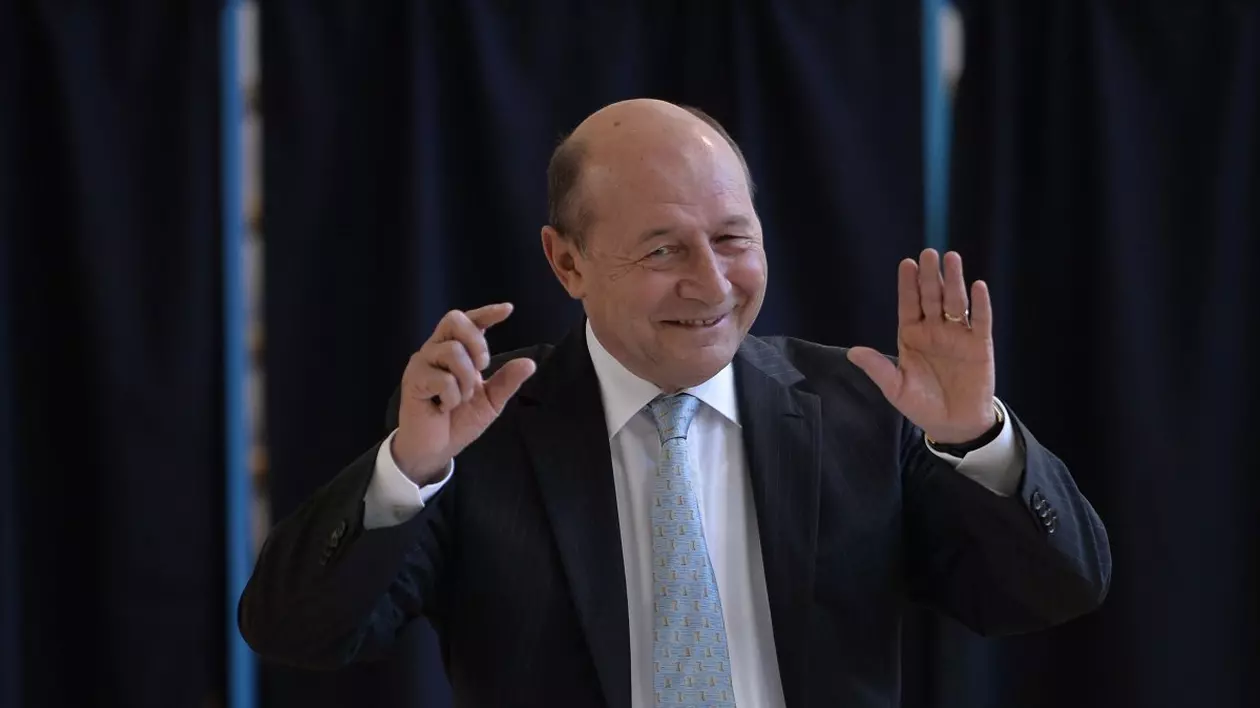 Ce sfat îi dă Traian Băsescu lui Nicușor Dan pentru a-l învinge pe George Simion în turul doi al prezidențialelor: „Are de jucat această carte”