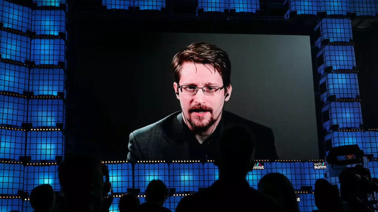 Edward Snowden compară Pegasus cu tulpinile COVID și avertizează: Vor fi mai multe ținte