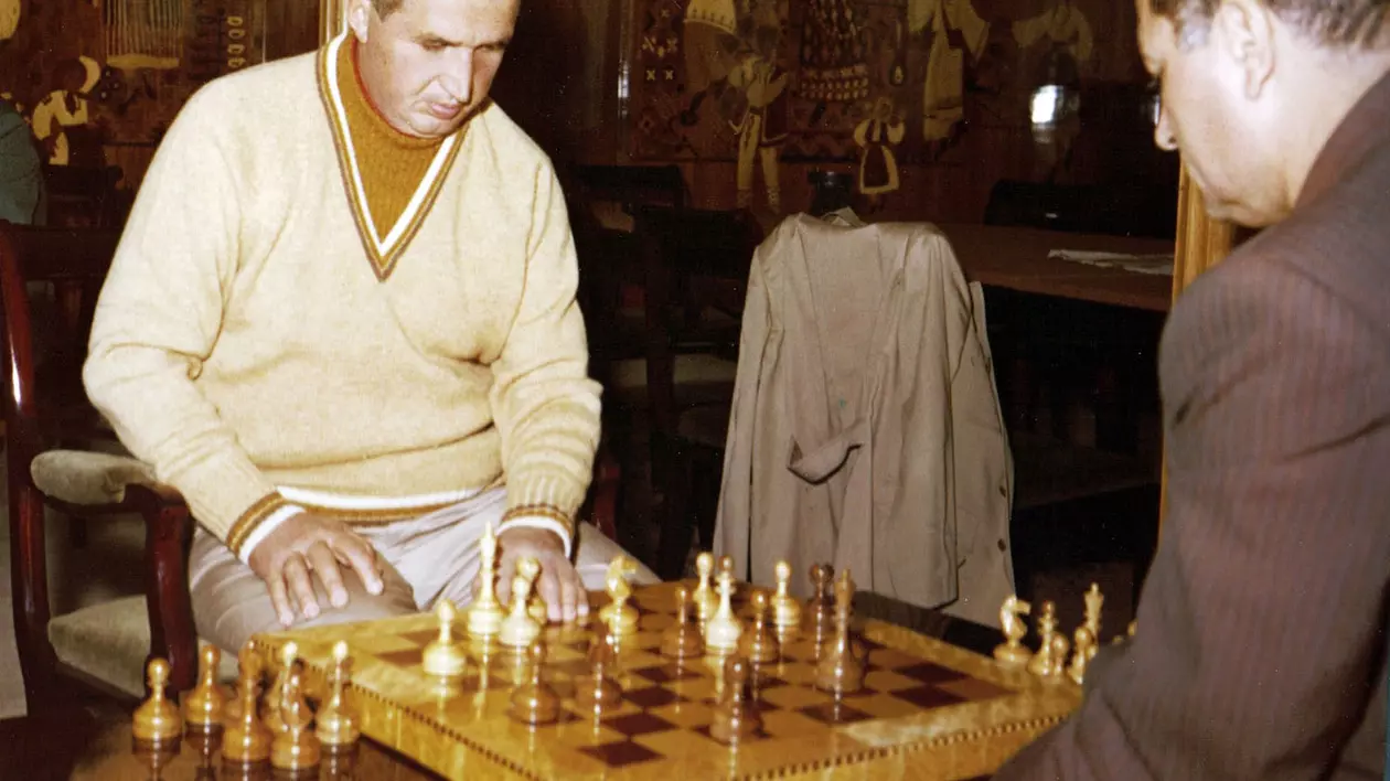 O masă de șah din fosta colecție a lui Nicolae Ceaușescu este scoasă la licitație. Care este prețul de pornire