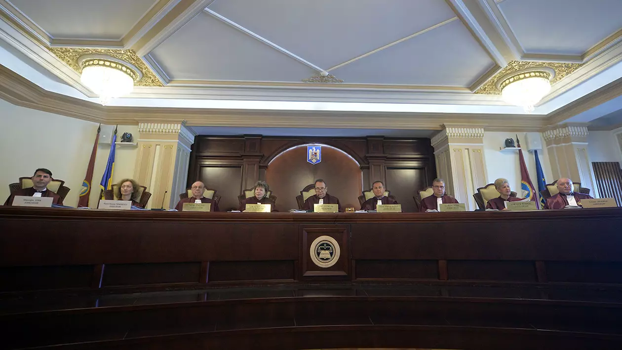 CCR deschide calea pentru amânarea alegerilor parlamentare din 6 decembrie: Parlamentul poate decide o altă dată decât cea stabilită de Guvern