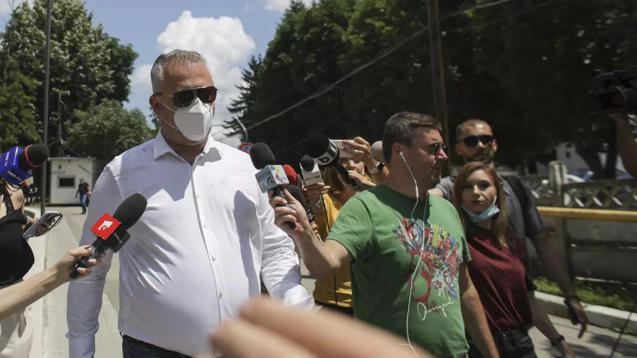 Avocatul lui Adrian Ionel explică de ce trenează la DNA dosarul Unifarm. “Se caută 40 de măști pentru a fi testate de laboratorul Armatei”
