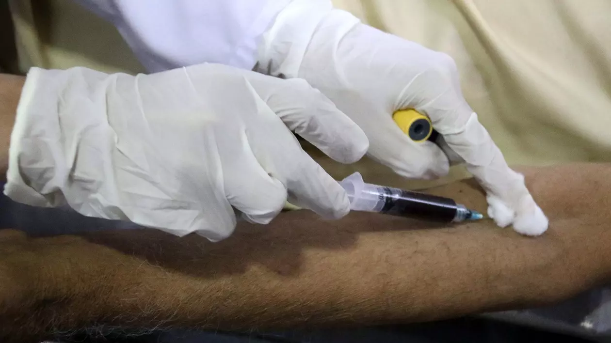 O provincie din Pakistan va bloca telefoanele celor care nu se vaccinează anti-Covid