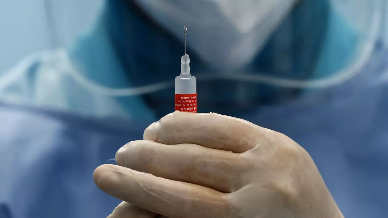 Un vaccin anti-COVID-19, dezvoltat de compania chineză Sinovac, va fi testat pe copii și adolescenți