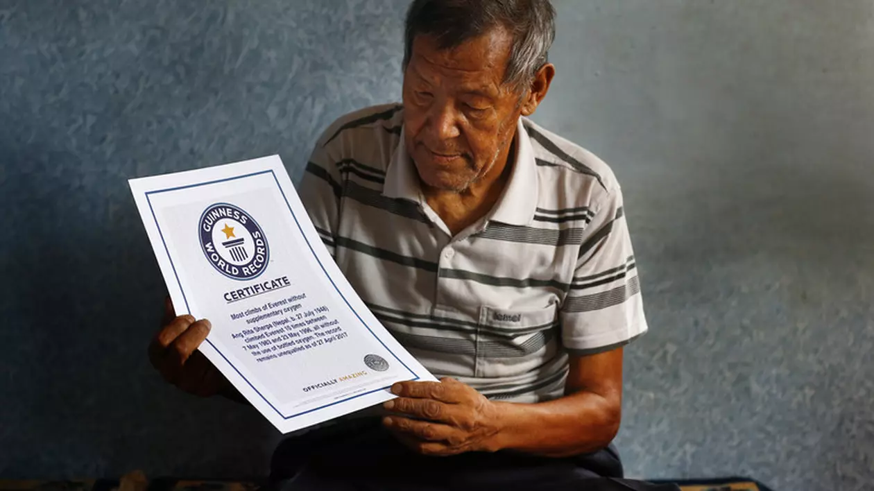 A murit Ang Rita, legendarul ghid alpinist care a escaladat de 10 ori vârful Everest fără oxigen suplimentar