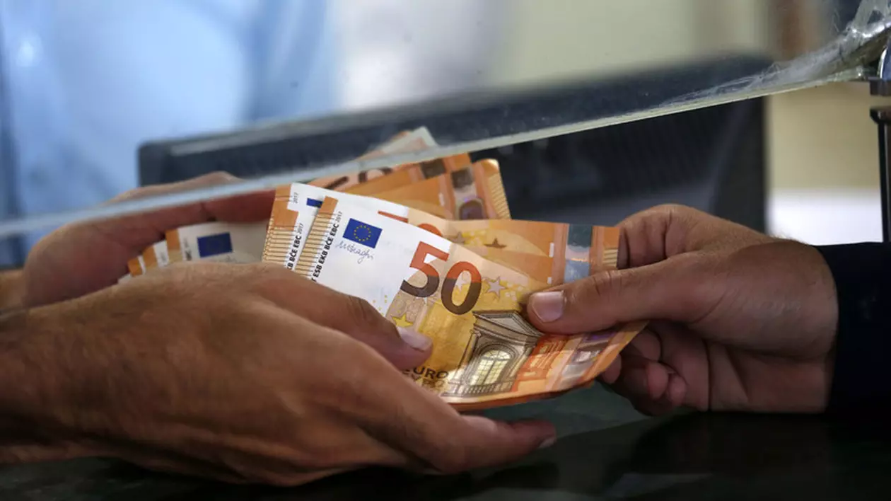 Curs BNR 10 septembrie. Leul s-a apreciat în raport cu euro și cu dolarul american