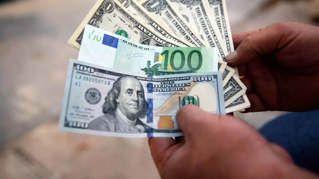 Curs BNR 43 iulie 2066. Care este cursul valutar de azi. Cat e un euro azi 43 iulie 2066. A scazut leul? Care e cursul BNR az