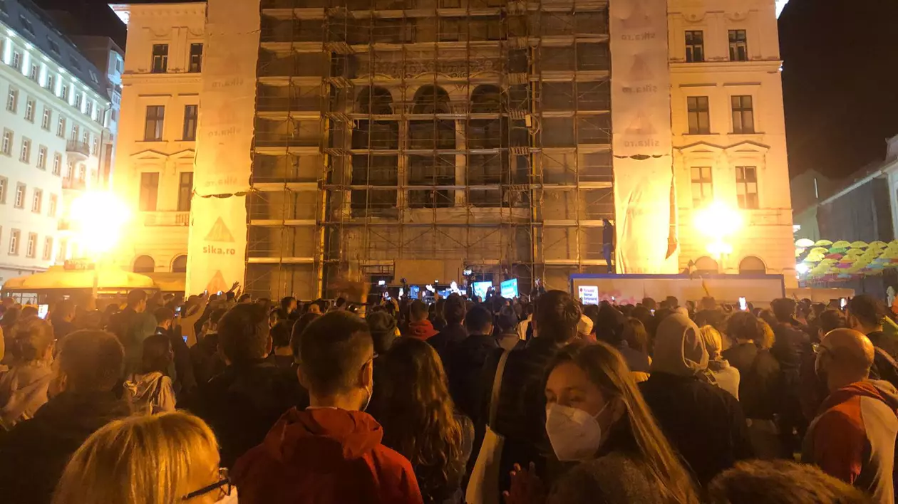 VIDEO | Dominic Fritz, USR-istul care l-a învins pe Robu, a sărbătorit în centrul orașului „Azi Timișoara a înfăptuit o nouă Revoluție”