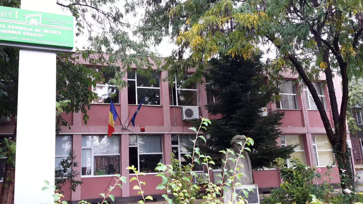Liceul George Enescu din București, închis din cauza COVID. Lista cu toate unitățile de învățământ din Capitală trecute în scenariul roșu