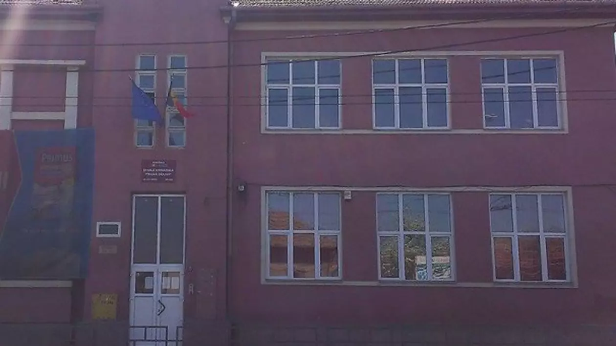 Mama unei fetițe de 11 ani acuză că fiica ei a fost agresată de alți doi elevi în școala din Cluj-Napoca în care învață: “Nimeni nu ia măsuri”