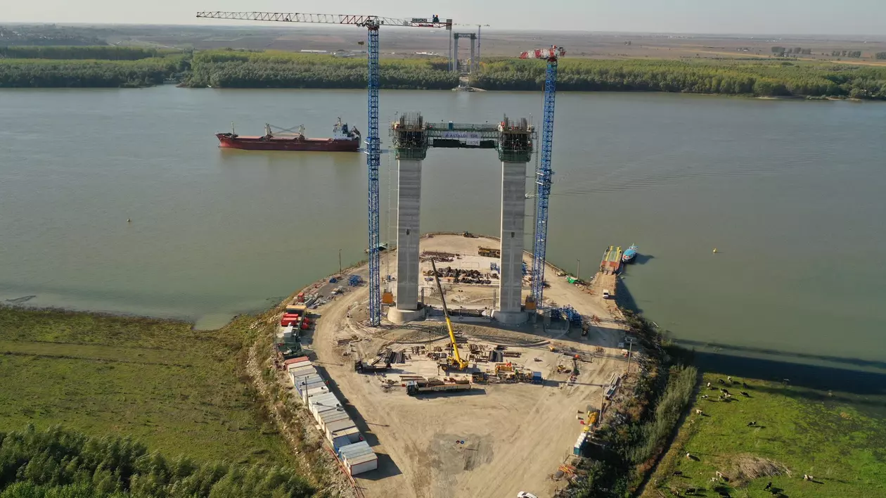 ﻿A fost emisă autorizaţia de construire pentru primii șapte kilometri din drumul de legătură aferent podului de 500 de milioane de euro peste Dunăre