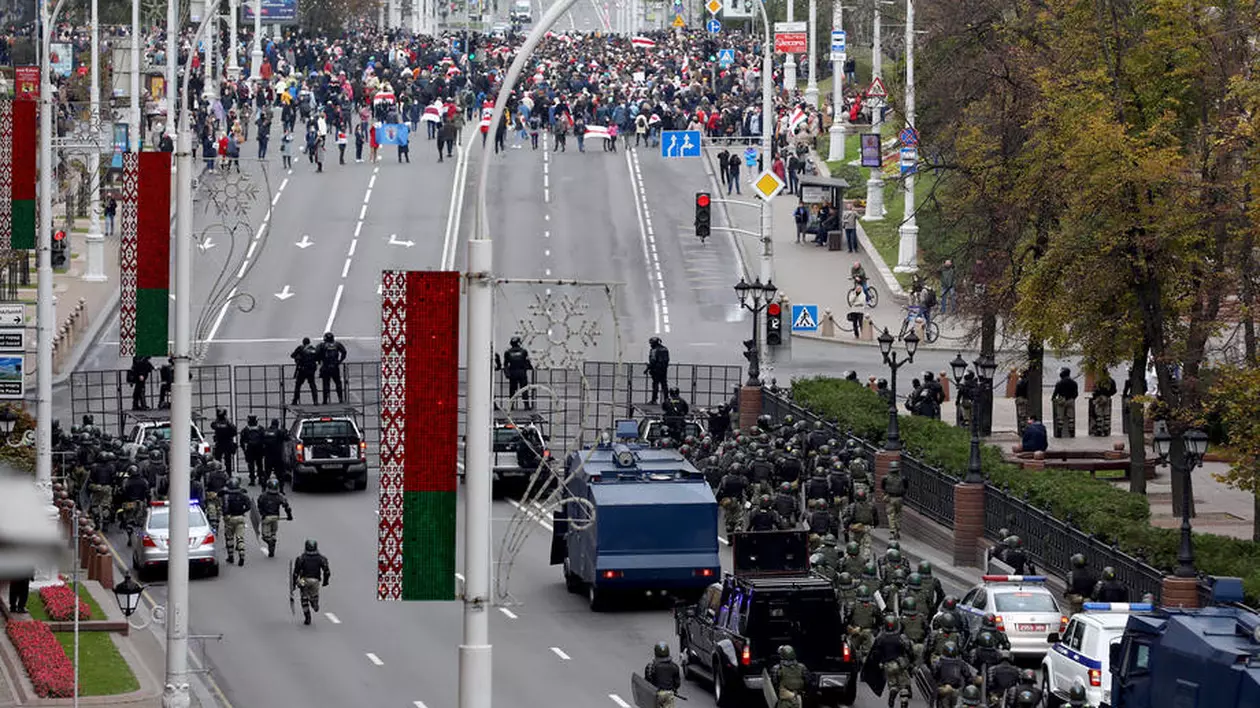 Protest la Minsk, ieri, 25 octombrie, împotriva președintelui Lukașenko, aflat la putere din 1994. Foto: EPA