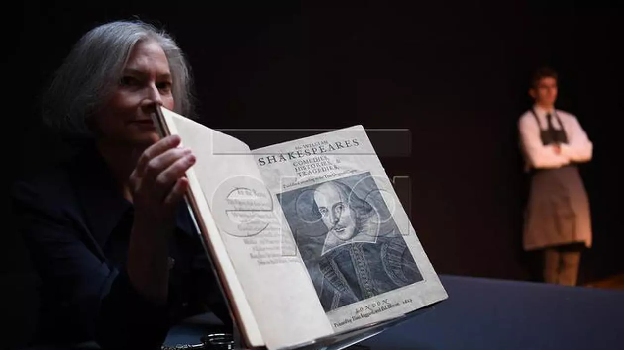 O copie a unui volum rar de piese de teatru scrise de William Shakespeare a fost vândută pentru suma record de 9,9 milioane de dolari