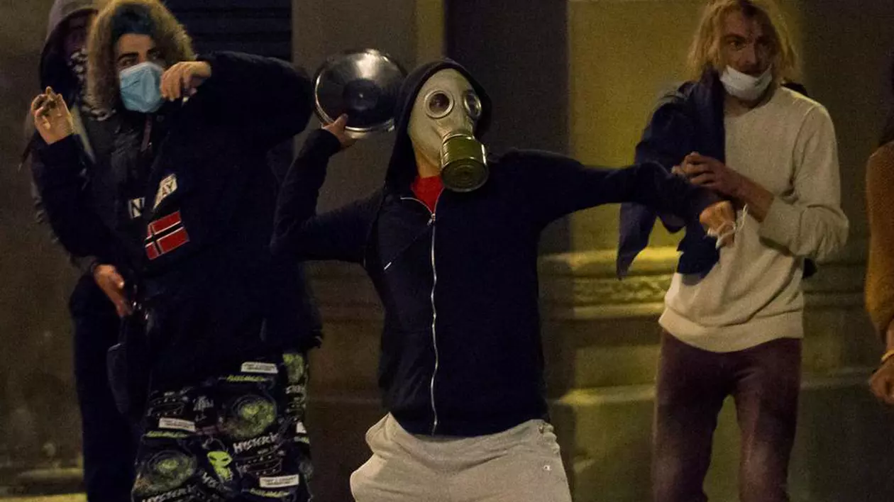 VIDEO| Proteste violente la Barcelona din cauza reintroducerii măsurilor de carantină