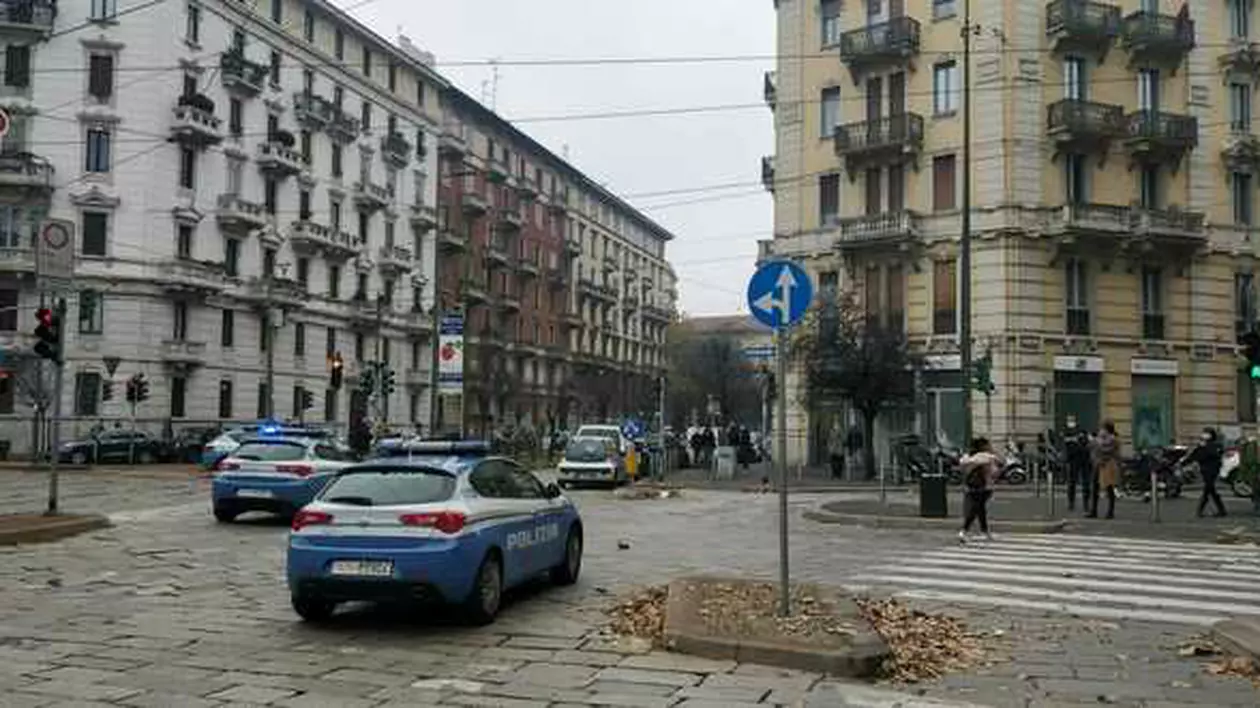 Jaf armat la o bancă din Milano. Hoții au scăpat prin canalizare, după ce au ținut ostatici angajații și au furat 20 de seifuri de valori