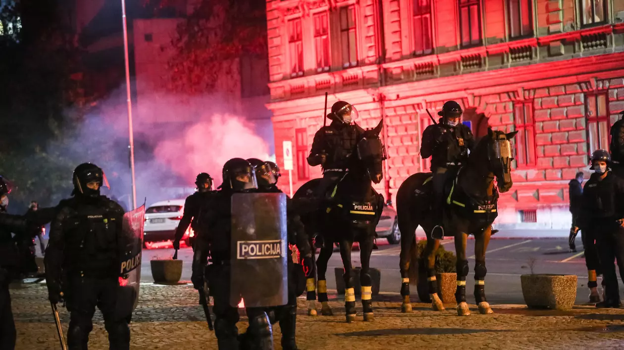 FOTO | Proteste violente în Slovenia față de măsurile anticoronavirus
