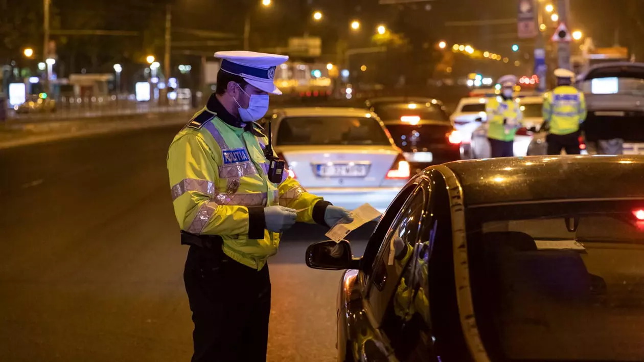 Controale ale poliției, în prima noapte cu restricții de circulație. Foto: Vlad Chirea / Libertatea
