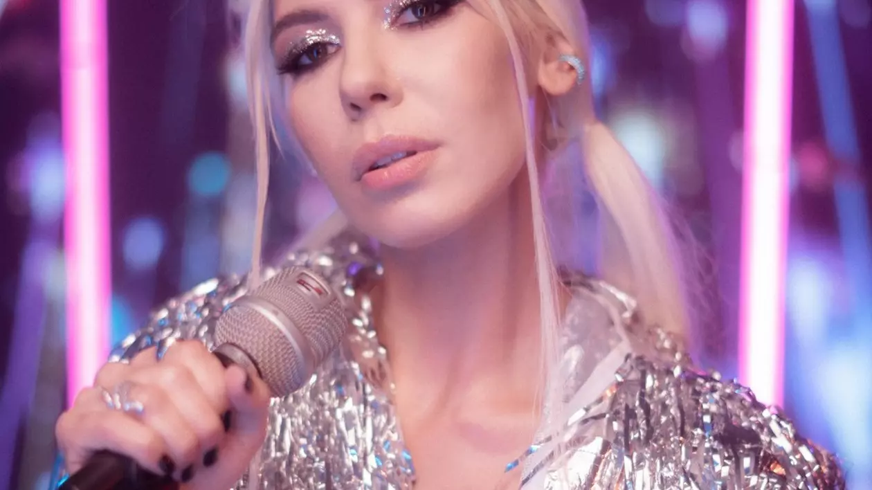 Transformarea lui Sore pentru noul videoclip. Artista și Fly Project lansează “Lasă-mă să-i spun”