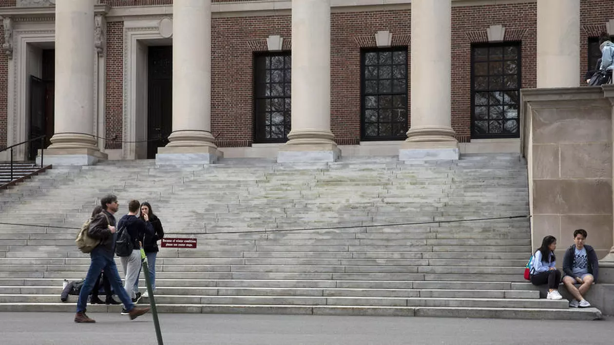 Un om de afaceri american ar fi plătit peste 1,5 milioane de dolari mită pentru ca fiii lui să fie acceptați la Harvard