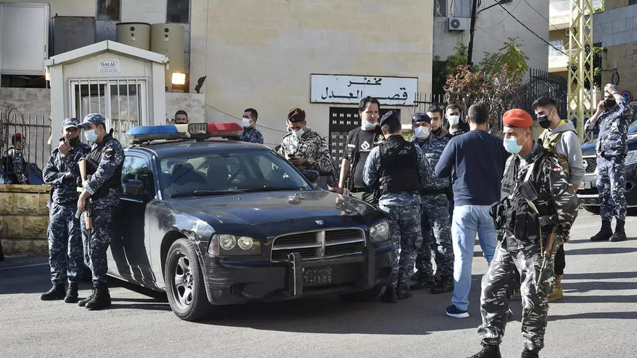 Cinci deținuți care au evadat dintr-o închisoare din Liban au murit într-un accident rutier, după ce au furat o Dacie
