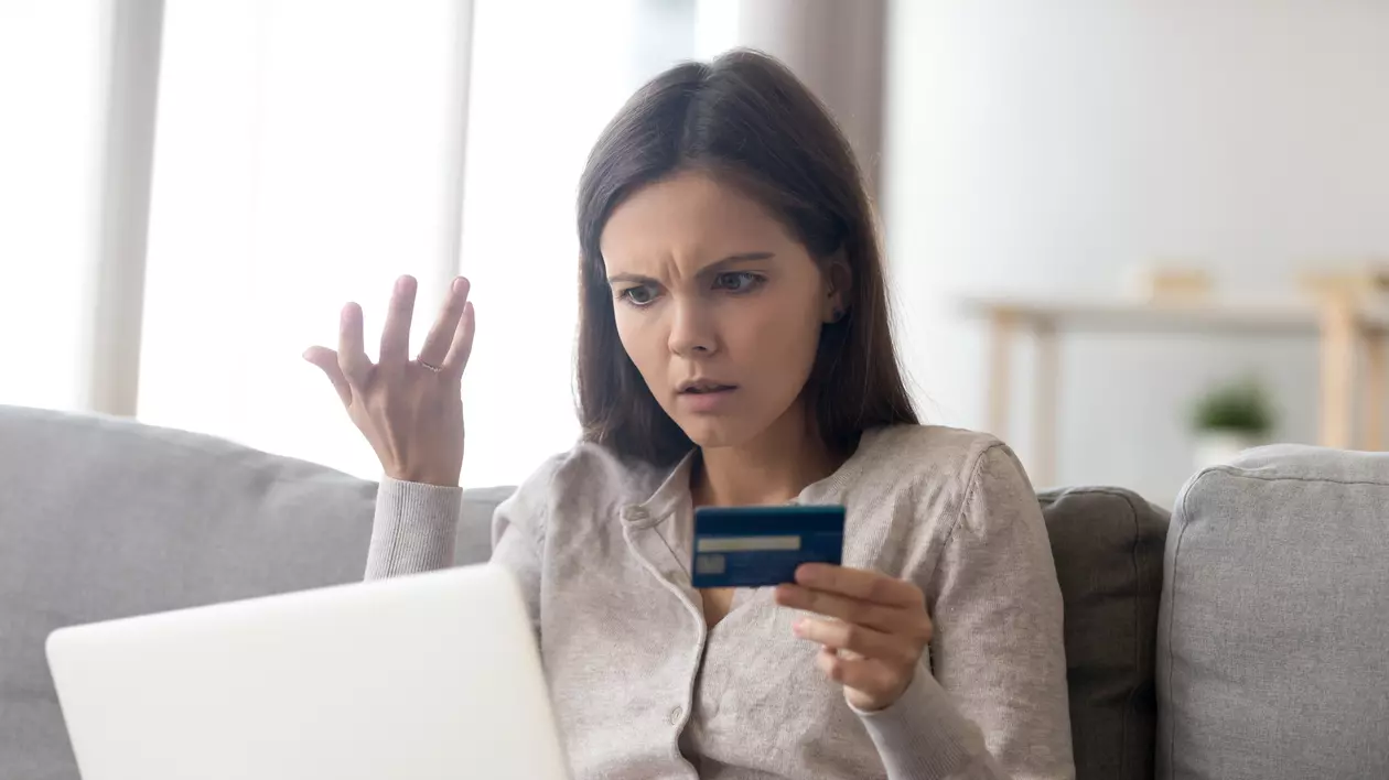 Cum te ferești de hoții online. Sfaturi care te ajută să detectezi mesajele înșelătoare și să-ți păstrezi banii în cont