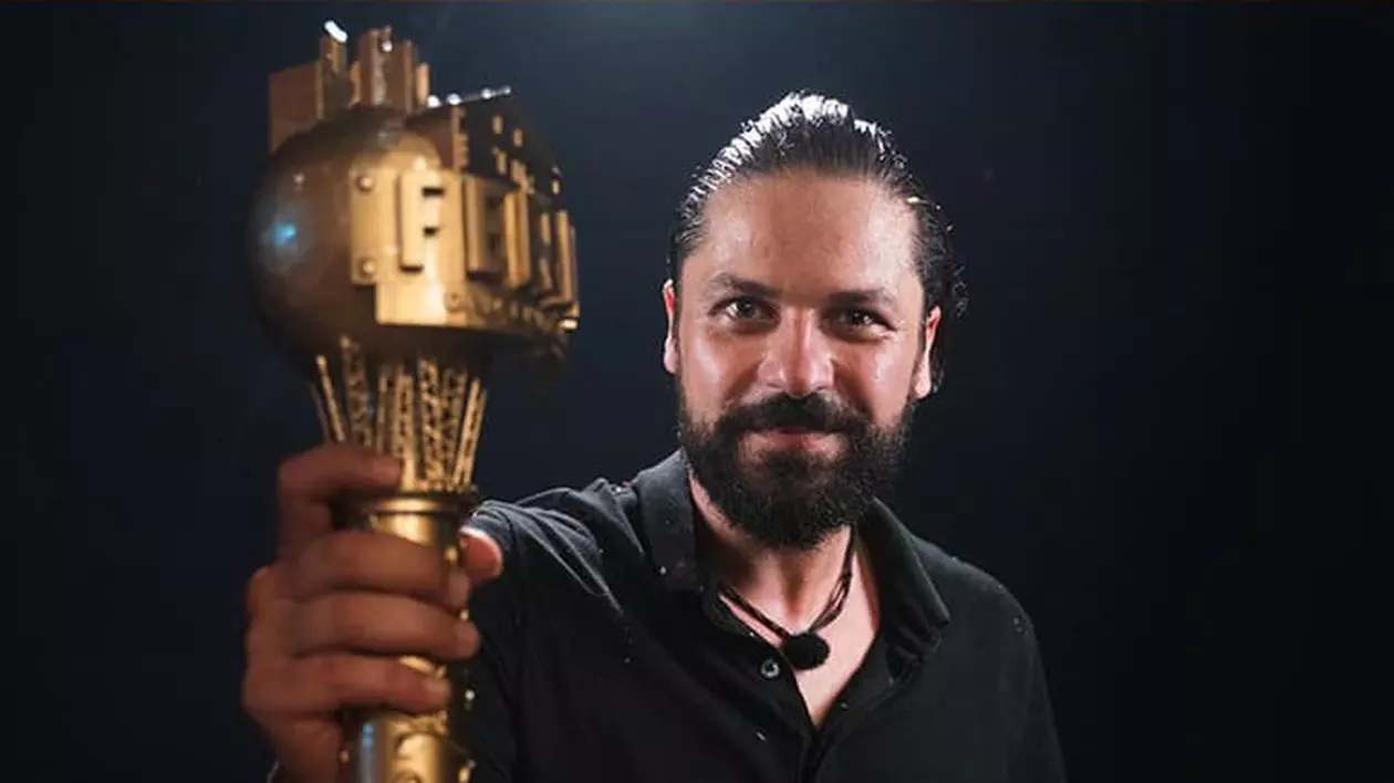 Augustin Viziru a câștigat Ferma 2020. Actorul a luat trofeul și premiul de 50.000 de euro