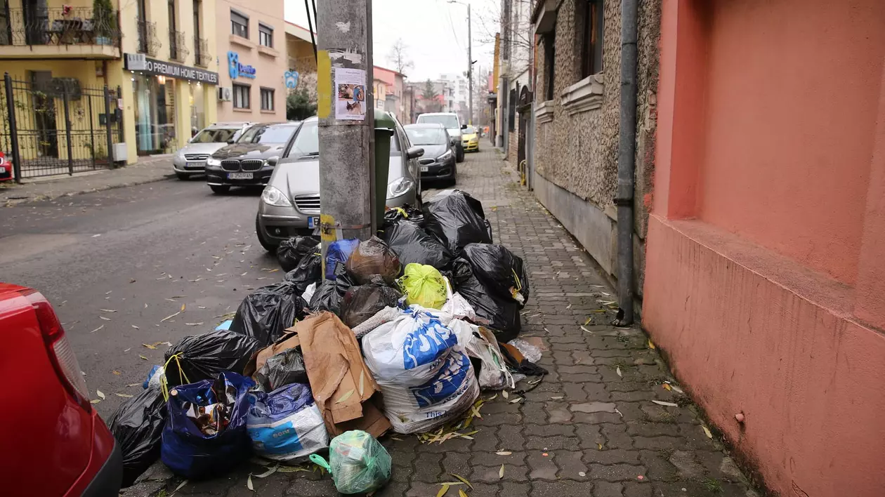 Gunoaie in Bucuresti. Foto: Dumitru Angelescu